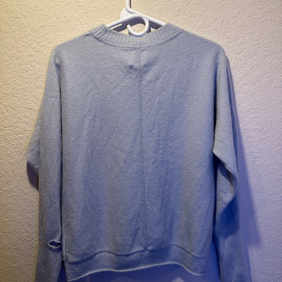 Joie 100% Cashmere Sweater Women’s Light Blue Genuine Cashmere / Hole/Flawed - Picture 7 of 8